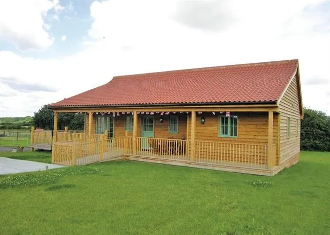 Oak Farm Lodges - Image 1