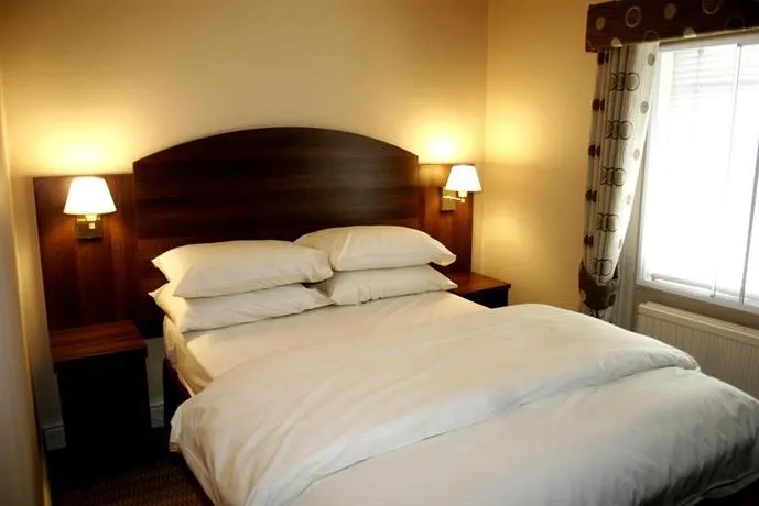 The Railway Tavern Hotel - Image 1