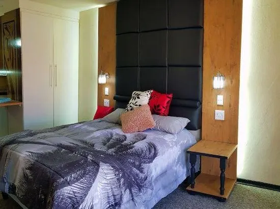 Hyswan Self Catering Guesthouse - Image 1