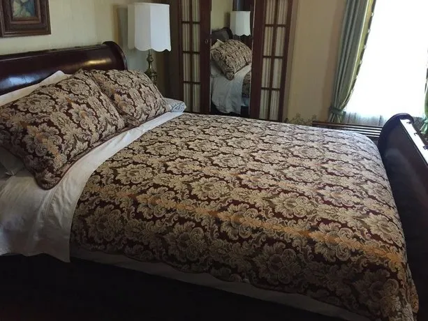 Bread & Roses Inn - Image 1