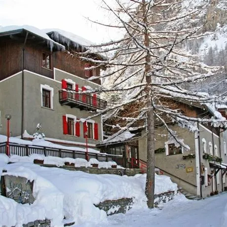 Hotel Lago del Laux - Image 1