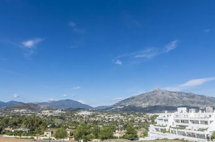 Apartamentos El Dorado, Marbella - Image 1