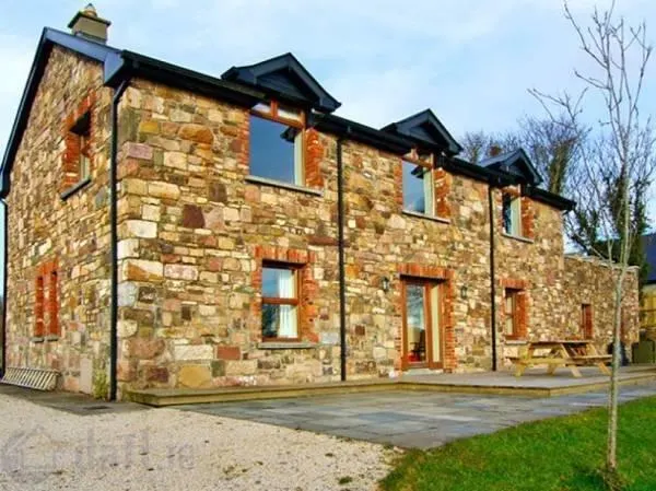 Trinity Lodge Boyle - Image 1
