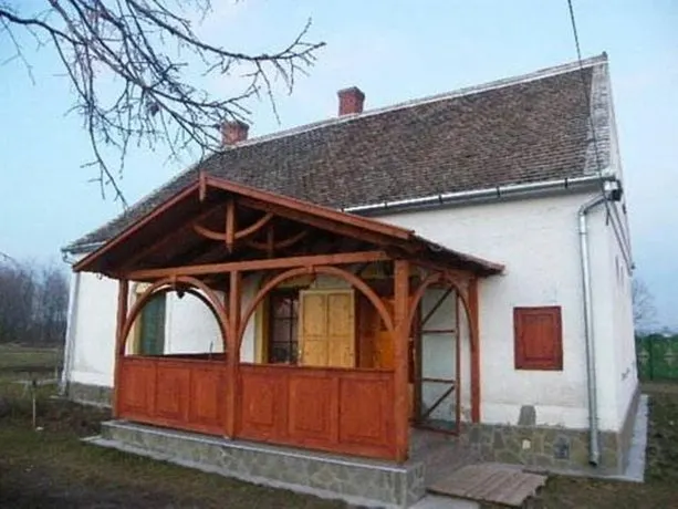 Edit Vendégház - Image 1