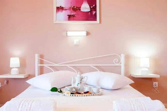 Tasoula Studios & Apartments - Image 1