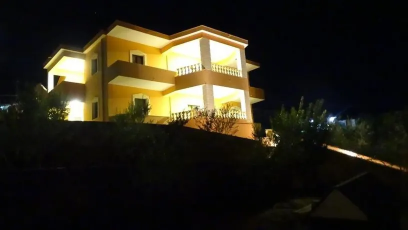 Villa Lions - Image 1