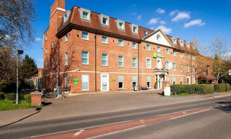 Holiday Inn London - Heathrow T5 - Image 1