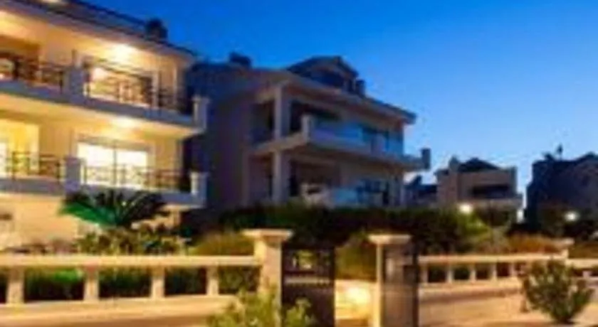 SeaRene Deluxe Seafront Maisonette - Image 1