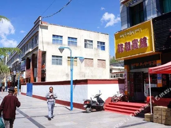 Qianhe Hotel - Image 1