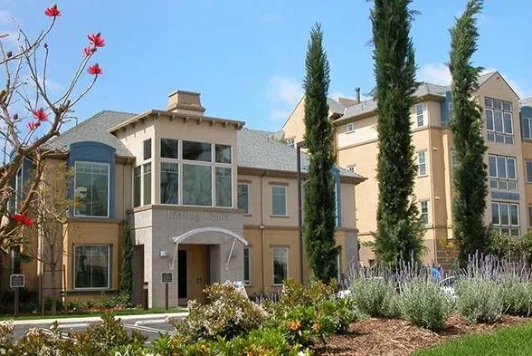 Oakwood at Kelvin Court - Image 1