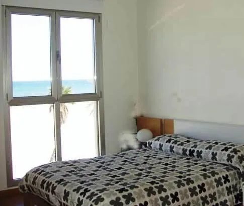 Valencia Beach Apartments - Image 1