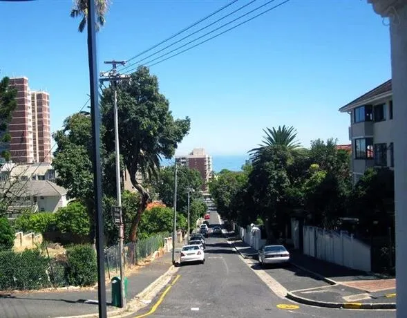 Sunfilled Urban Retreat - Image 1
