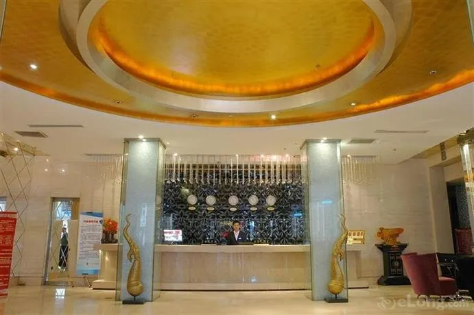 Yaklai Holiday Hotel - Image 1