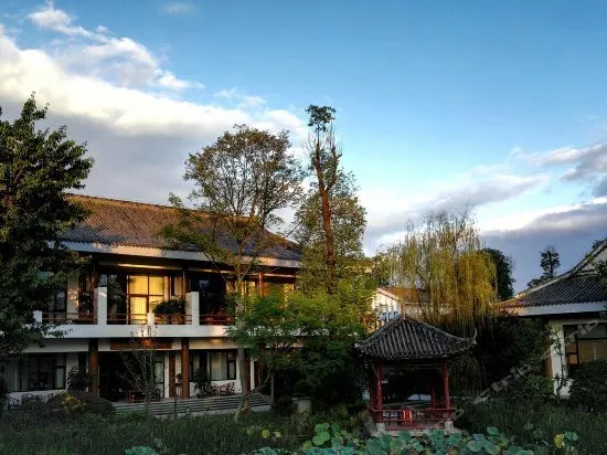 Lotus Yard Zen Hotel - Image 1