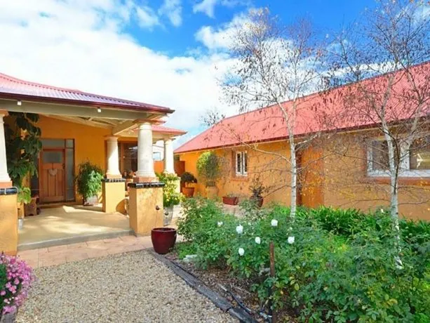 Stephanettes Cottage - Image 1