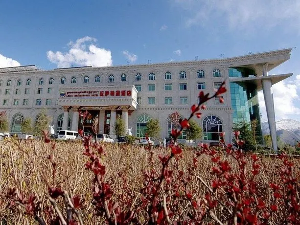 Lhasa Manasarovar Hotel - Image 1