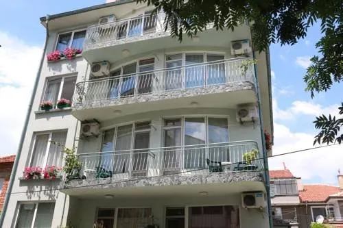 Nely Family Hotel - Image 1