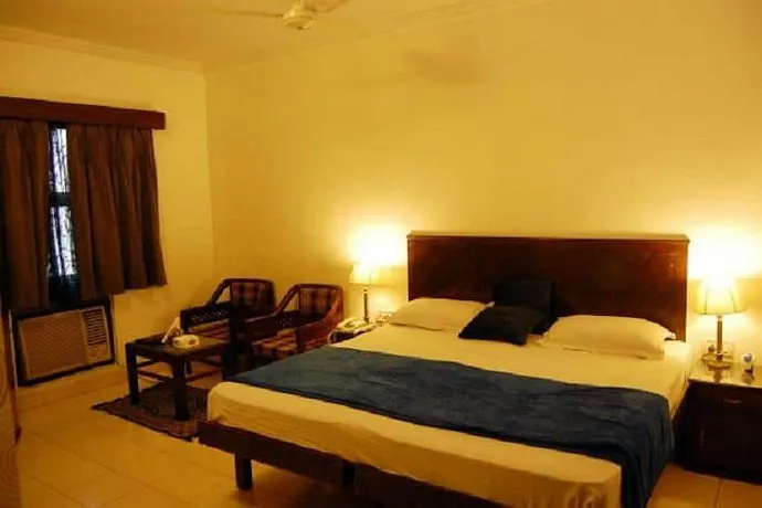 Kingz Hotel - Image 1