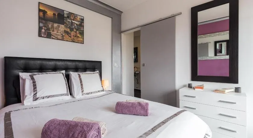 LE MANTEGA - F2 MODERNE,CENTRE VILLE, 2 GRANDES TERRASSES,CLIMATISATION, ASCENSEUR - Image 1