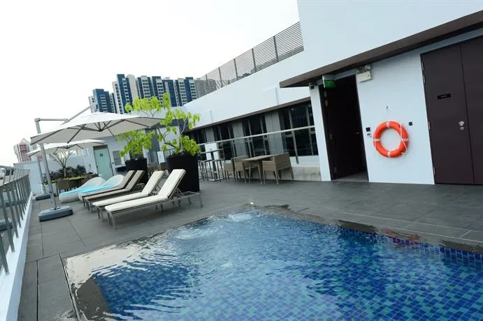 Parc Sovereign Tyrwhitt Hotel - Image 1