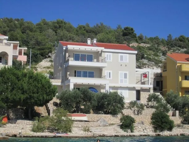 Apartments Jela - Image 1