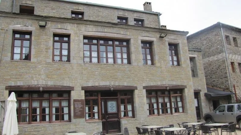 Hotel Kamares - Image 1