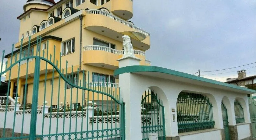 Trakata Villa Apartments - Image 1