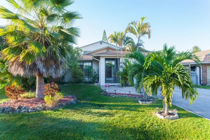 Vacation Pool Home by the Beach - Image 1