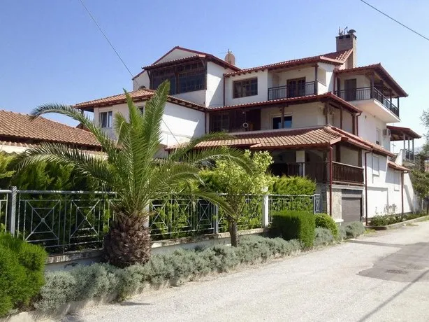 Menis Haus - Image 1