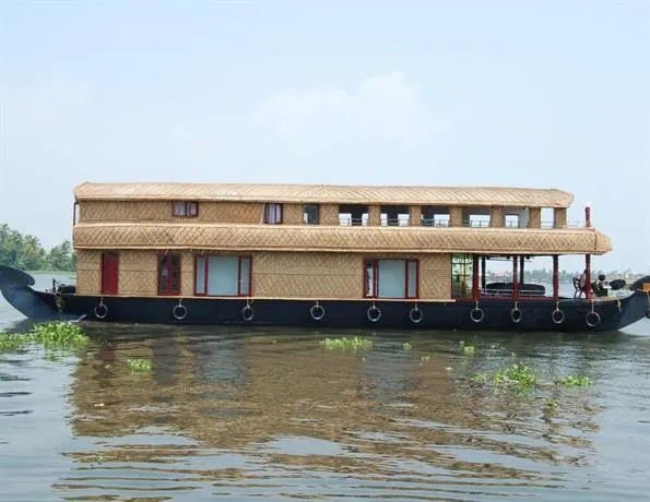 Benbow Houseboat - Image 1