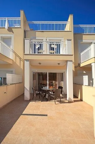Holiday home Roses - Image 1
