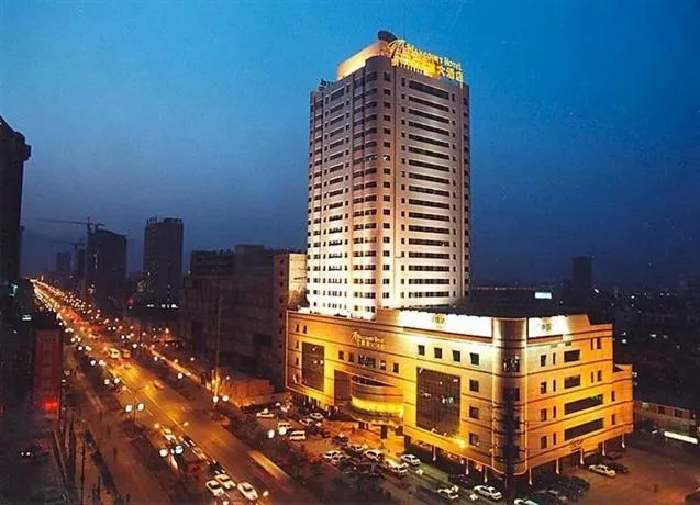 Maxcourt Hotel - Image 1