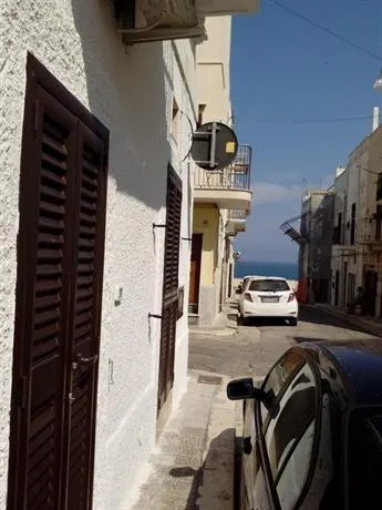 2 bedrooms house at Polignano a Mare 50 m away from the beach with furnished terrace and wifi - Image 1