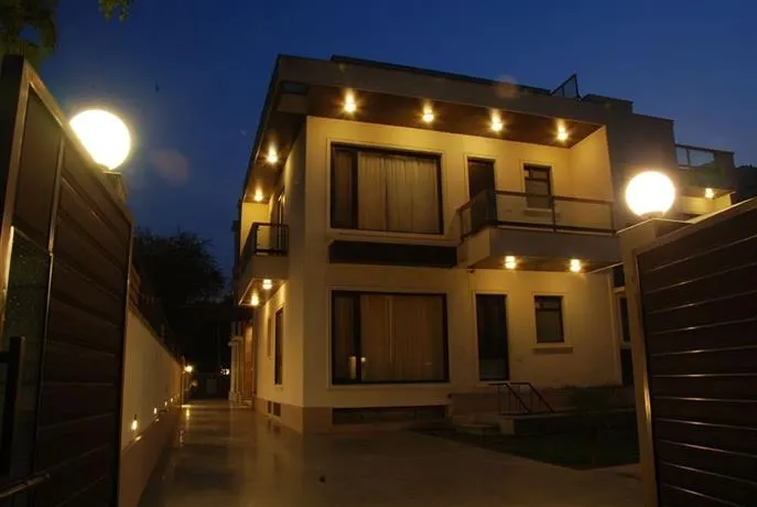 The Avenue by Seasons Hotels - Image 1