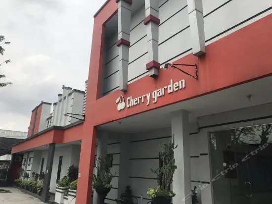 Cherry Garden Hotel - Image 1