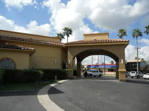 Plaza Inn & Suites - Image 1