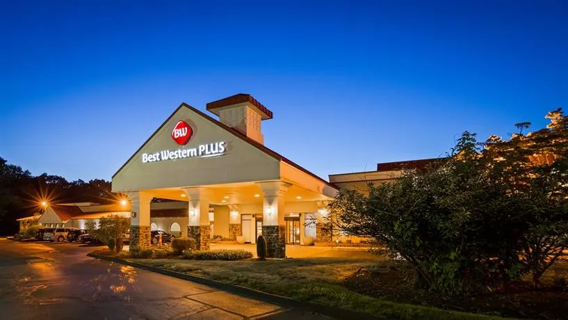 Best Western Plus North Haven Hotel - Image 1
