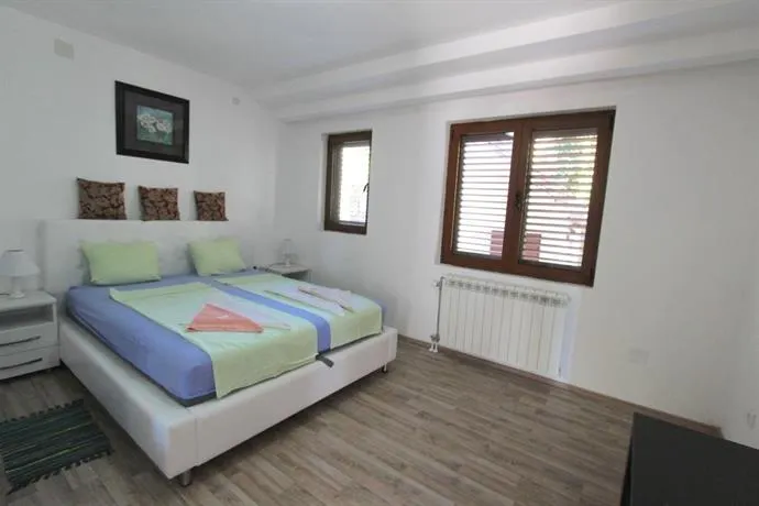 Hotel Family - Image 1
