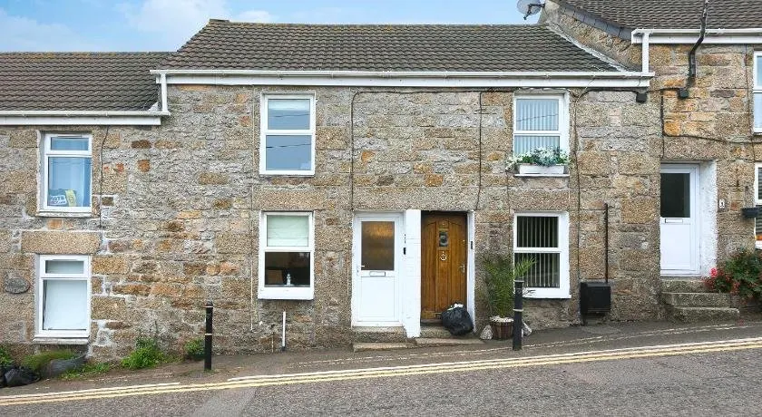 7 Trenwith Square - Image 1