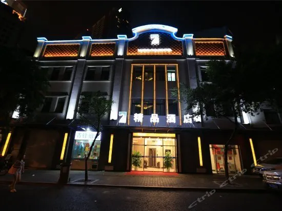 77 Boutique Hotel - Image 1
