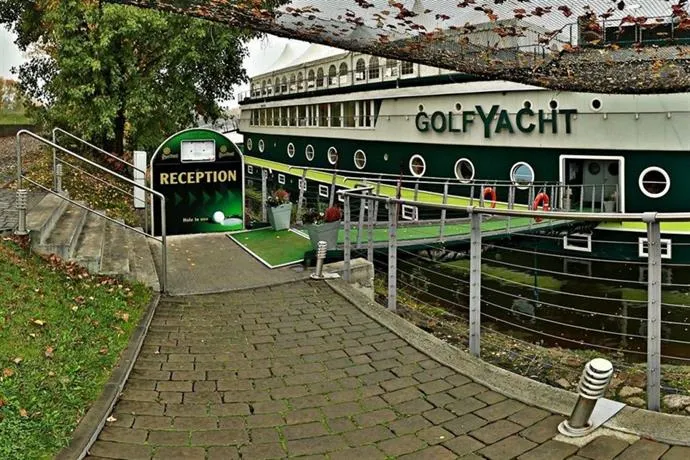 Golfyacht Prague - Image 1