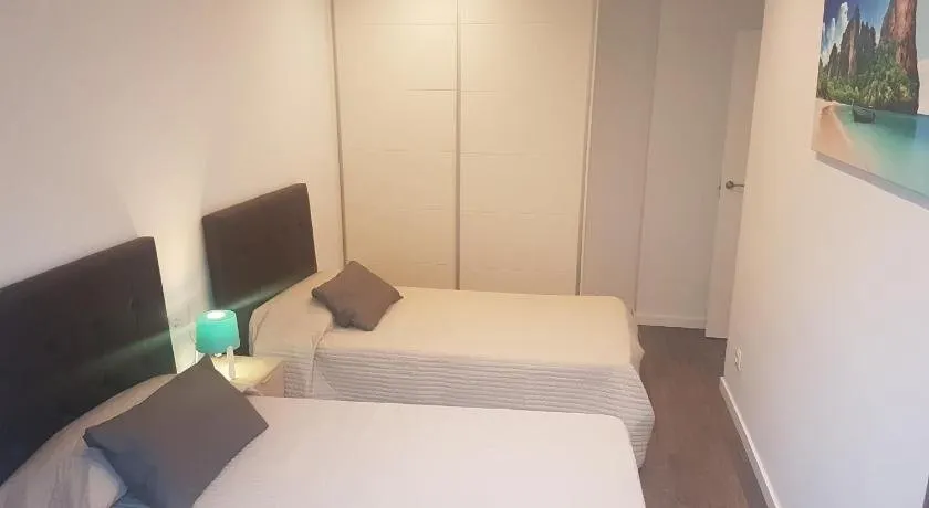 Gestionar Exclusive and luxurious 3 bed apartment on the beach front - Image 1