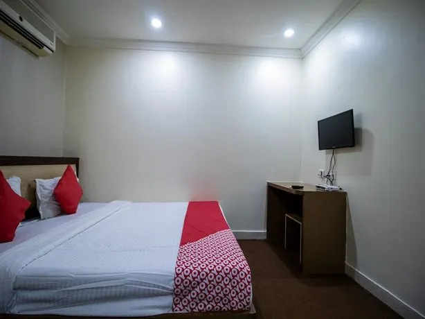 Imax Inn by OYO Rooms - Image 1