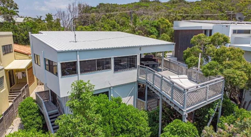 Sunshine Beach Shack - Image 1