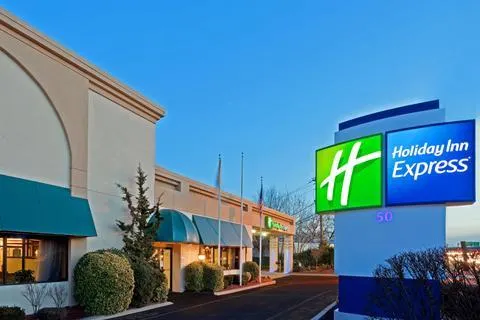 HOLIDAY INN EXPRESS PARAMUS - Image 1