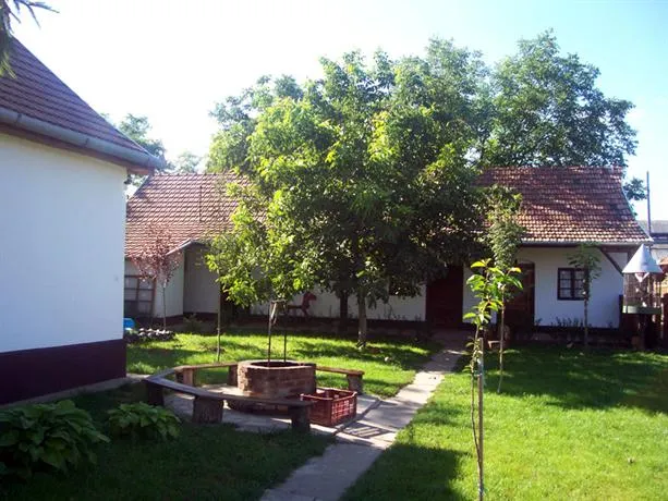 Bihari Lovasvendégház - Image 1
