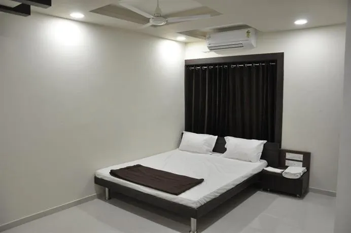 Shivdhara Hotel & Residence - Image 1