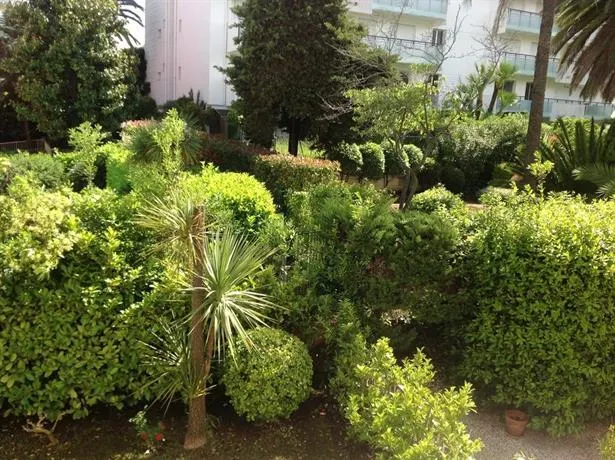 Les Jardins du Cap - Image 1