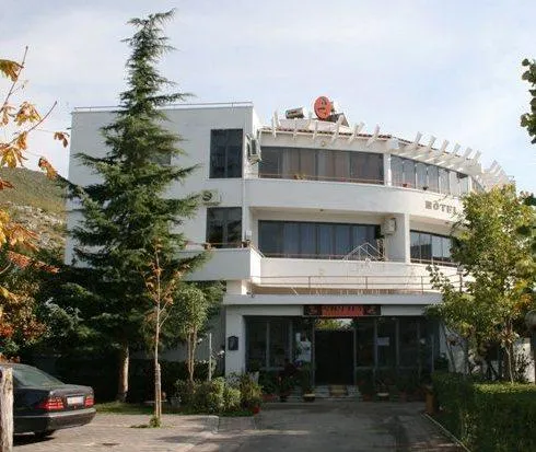 Sirena Hotel - Image 1