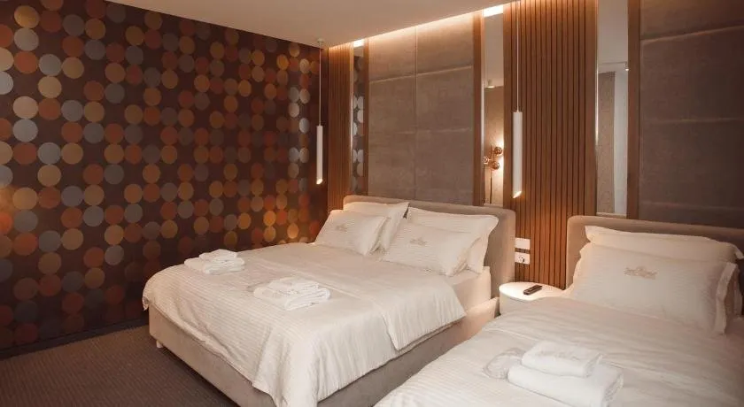 Hotel Chicago - Image 1